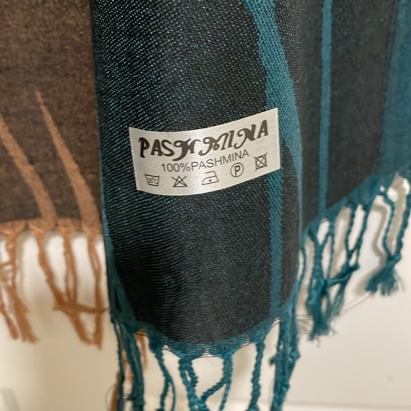 Pashmina - Picture 3 of 3